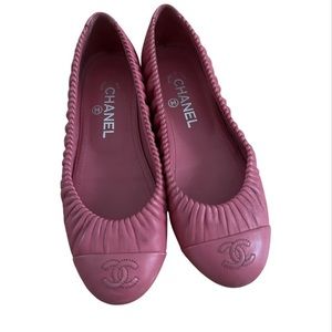CHANEL Pink Leather Ballet Flats with Quilted CC Toe